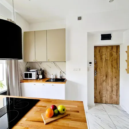 J&w Grójecka Glam Flat *