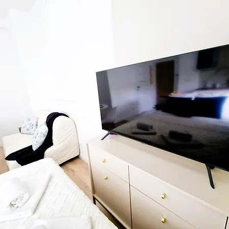 J&w Grojecka Glam Flat