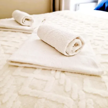 J&w Grojecka Glam Flat * 바르샤바