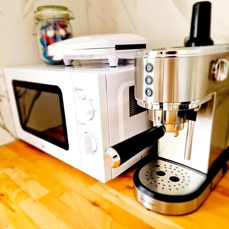 J&w Grojecka Glam Flat 바르샤바