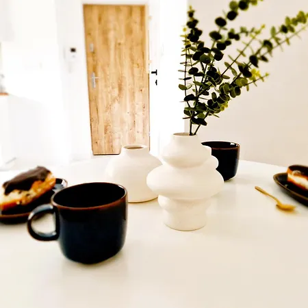 J&w Grojecka Glam Flat * Warschau