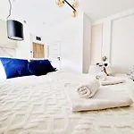 J&w Grojecka Glam Flat